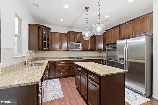 Building Photo - 7585 Holly Ridge Dr