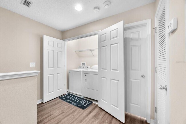 Building Photo - 7085 Woodchase Glen Dr