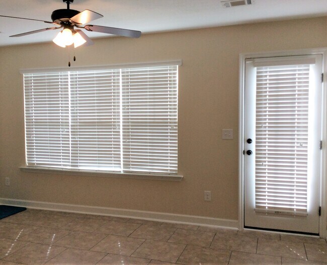Building Photo - 3020 Ashley Lp