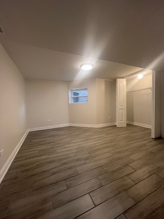 Building Photo - 5816 N Artesian Ave