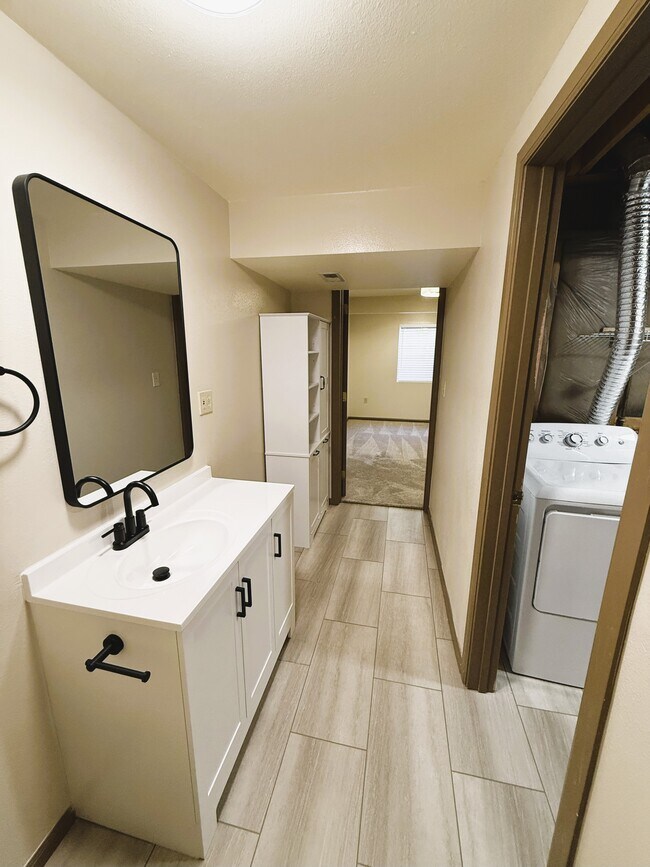 Building Photo - 7522 Madrid ct