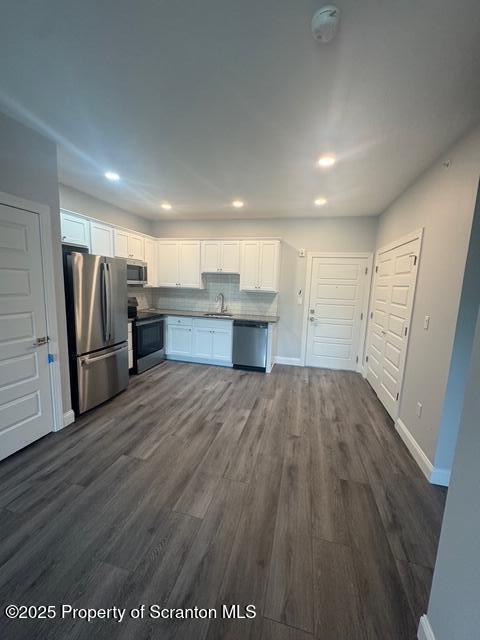 Building Photo - 402 Circle Dr