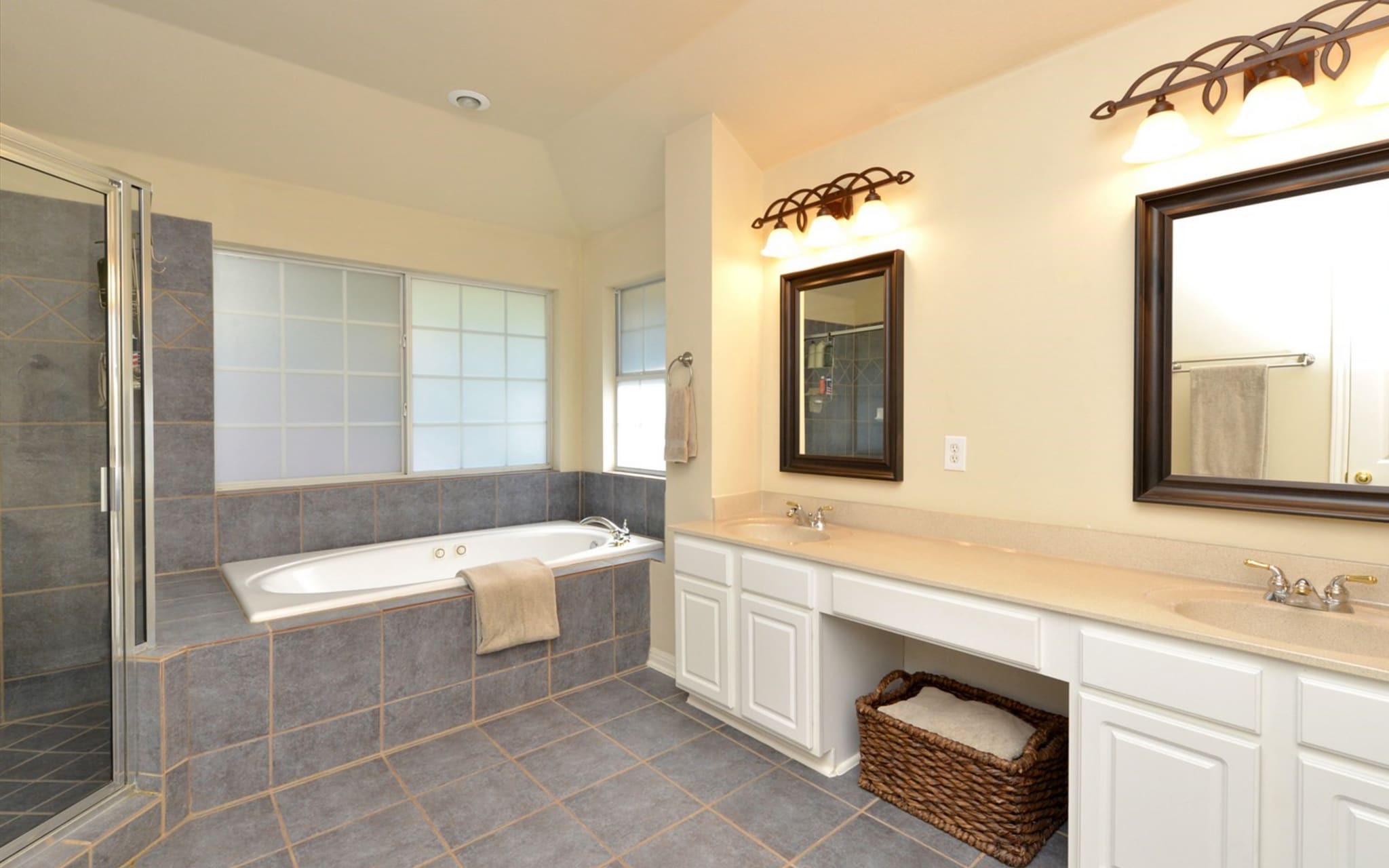 Building Photo - 15224 Calaveras Dr