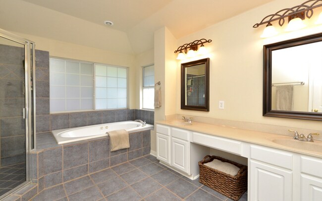 Building Photo - 15224 Calaveras Dr