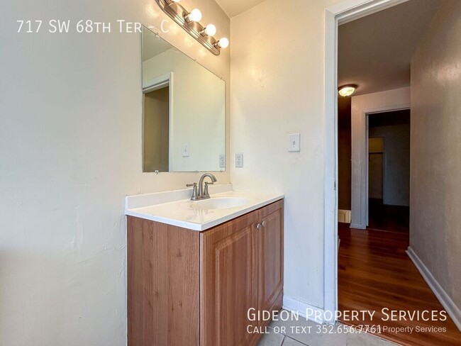 Building Photo - Beautiful 2/1.5 Townhome in Cedar Ridge - ...