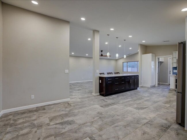 Building Photo - PROMO $500.00 OFF FIRST FULL MONTH'S RENT!