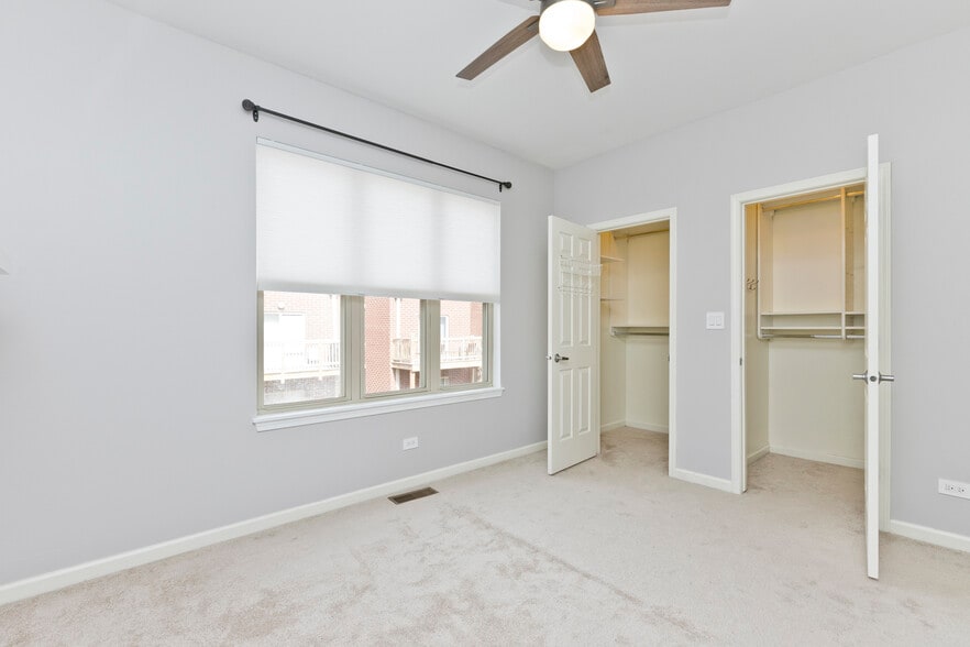 Building Photo - 1332 N Burling St