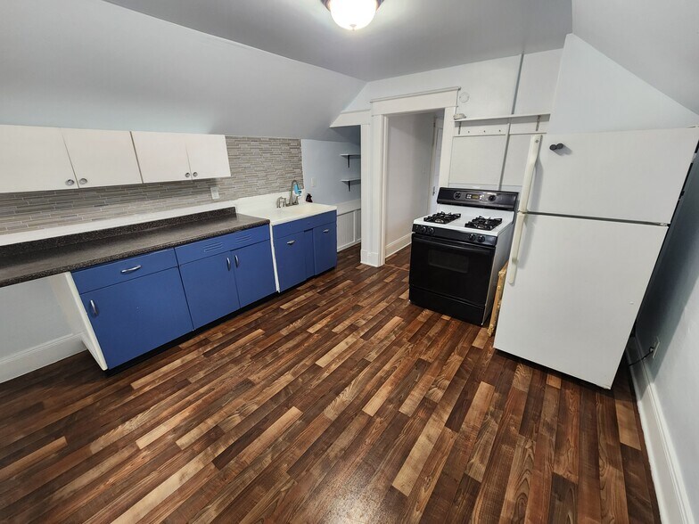 Building Photo - 507 S Wenona St