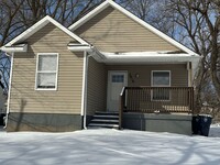 Building Photo - Spacious 4-Bedroom, 2-Bathroom Home with M...