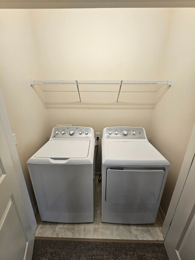 Building Photo - 2 Bedroom | 1 Bathroom 2nd Floor Apartment...