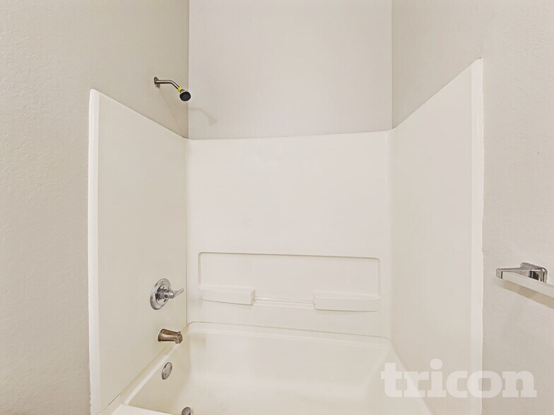 Building Photo - 9822 Vandenberg Way