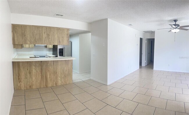 Building Photo - 3255 Bloomingdale Villas Ct
