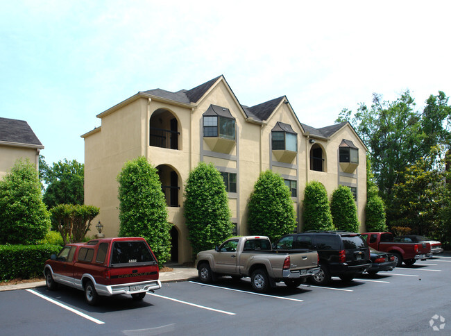 Primary Photo - Garden Hills Apartments