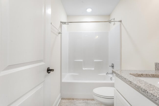 Building Photo - 5013 Bentwood Ct