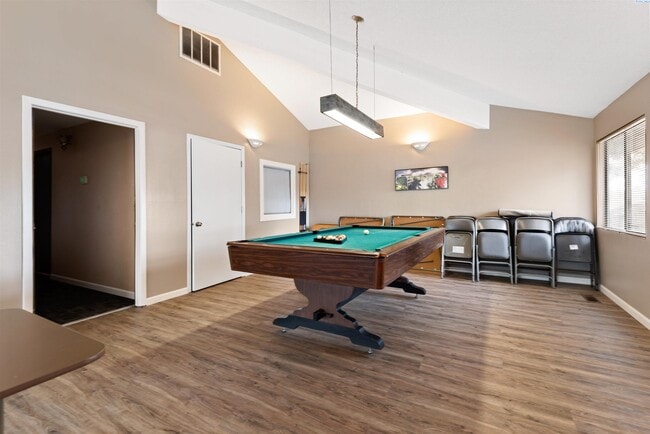 Building Photo - ALL UTILITIES INCLUDED/FULLY FURNISHED