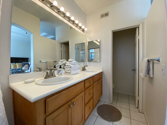 Building Photo - FURNISHED Mission Valley TOWNHOME! Enjoy S...