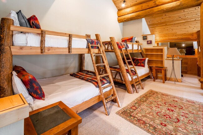 Building Photo - 66 Mountain Loop Rd