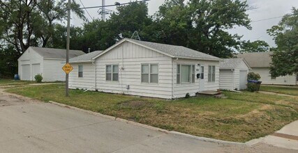 Building Photo - MOVE IN SPECIAL! 3 Bedroom Home with Huge Detached Garage!