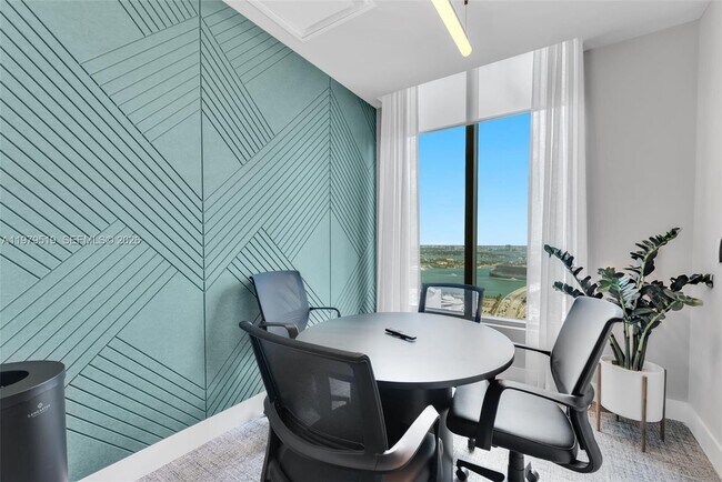 Building Photo - 121 NE 5th St