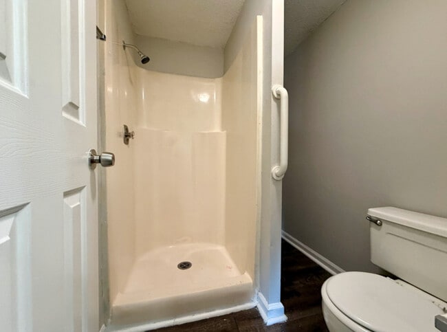 Building Photo - 1418 Riverview Rd