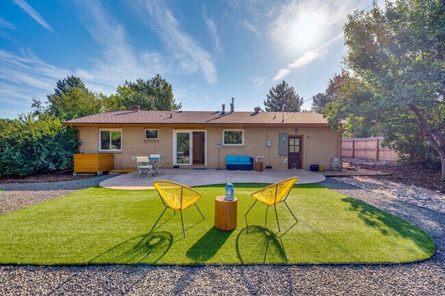 Building Photo - 725 35th St