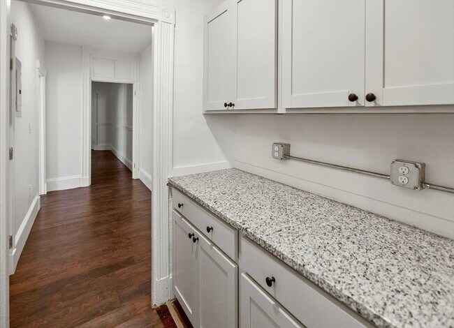 Building Photo - 864 Huntington Ave