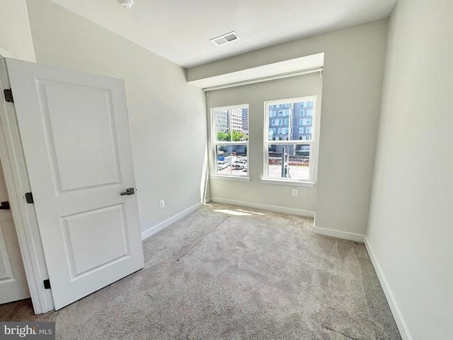 Building Photo - 1800 E Eager St