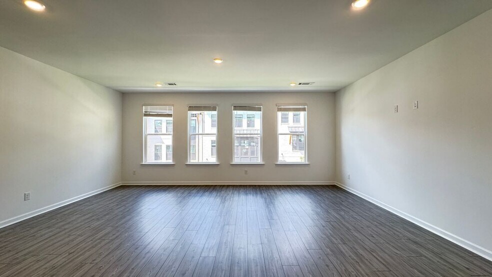 Building Photo - 104 Holt Ln