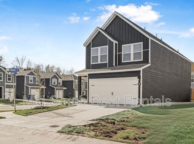 Building Photo - 220 Redwood Rd