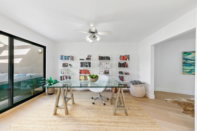 Building Photo - 6502 Dume Dr