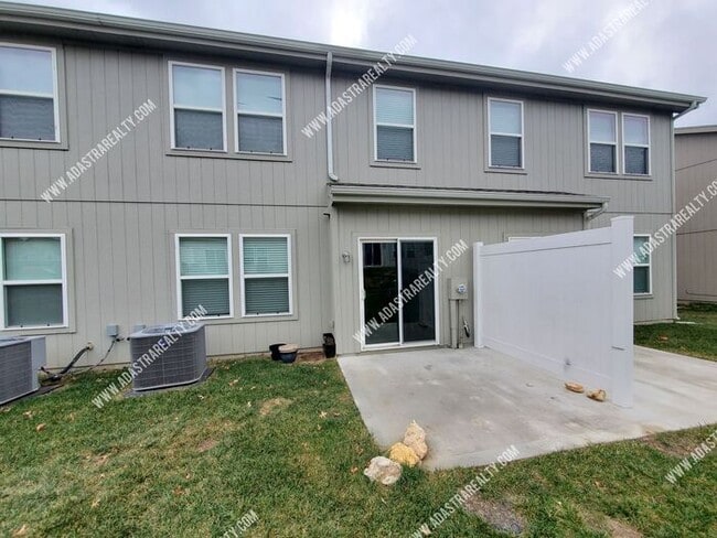 Building Photo - Gorgeous Like New-Built in 2020-Louisburg Town Home-Available in JULY!!