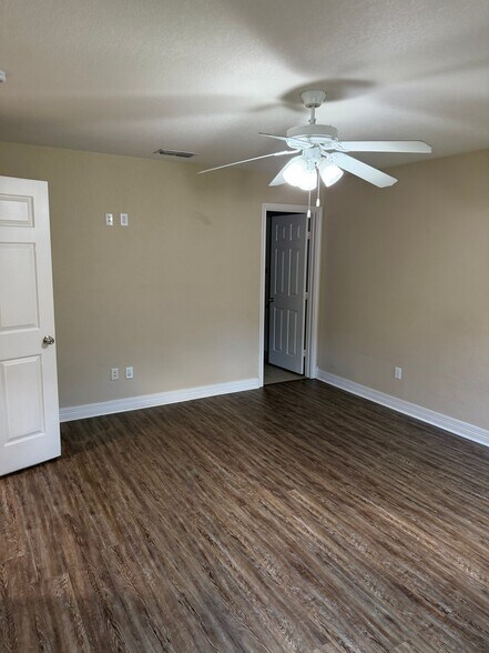 Building Photo - 121 Helane Ln