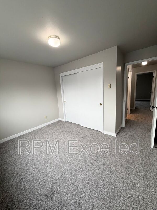 Building Photo - 634 M St NE