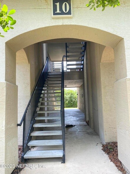 Building Photo - 1701 The Greens Way