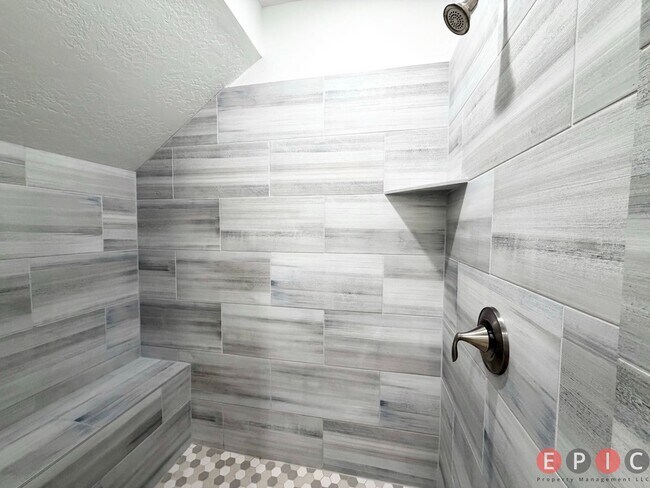 Building Photo - 582 Lewski Ln