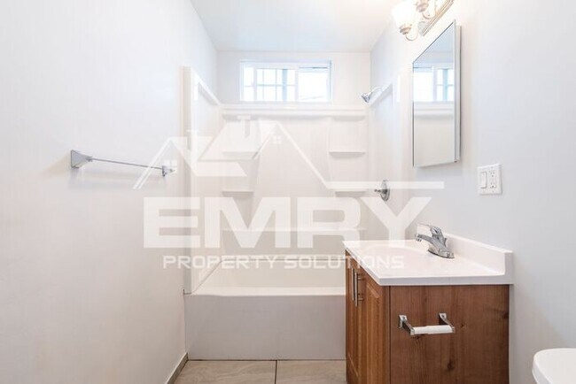 Building Photo - Upgraded 2 Bedroom 1 Bathroom for Rent Ferris Ave Los Angeles