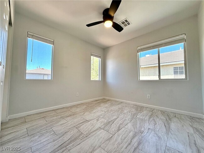 Building Photo - 10274 Missouri Meadows St