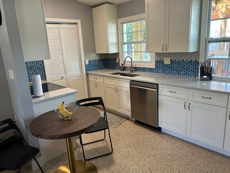 Kitchen - 5698 Pershing St NE