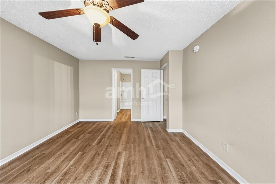 Building Photo - 10777 Emery Dr