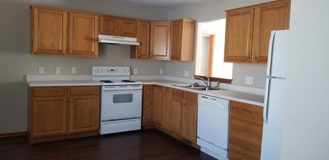 Building Photo - 3BR Ranch Carroll Creek