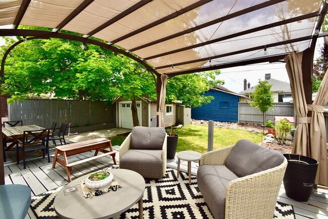 Building Photo - Newly Remodeled 4 Bedroom 2 Bath Home in Salt Lake City!!