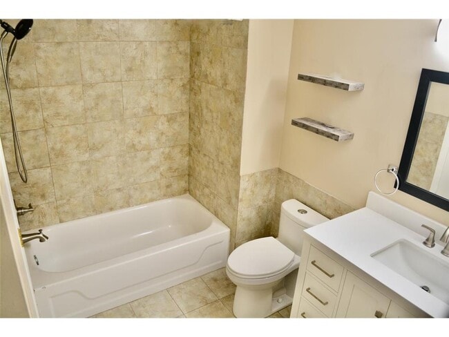 Building Photo - 335 Elan Ct