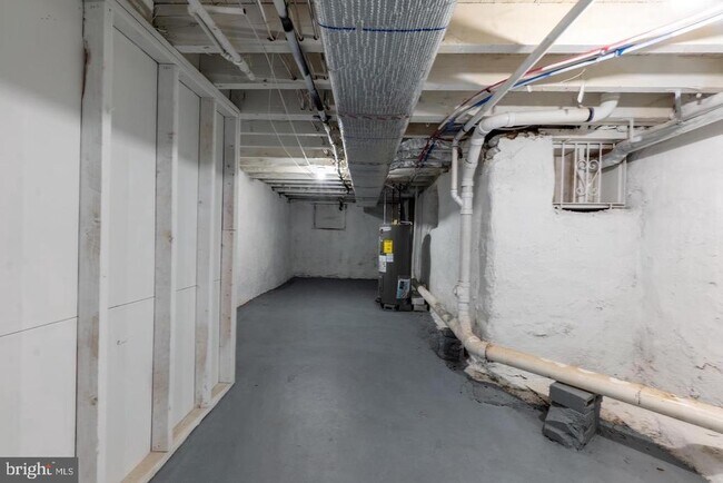 Building Photo - 141 N Peach St