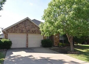 Building Photo - 2525 Persimmon Dr