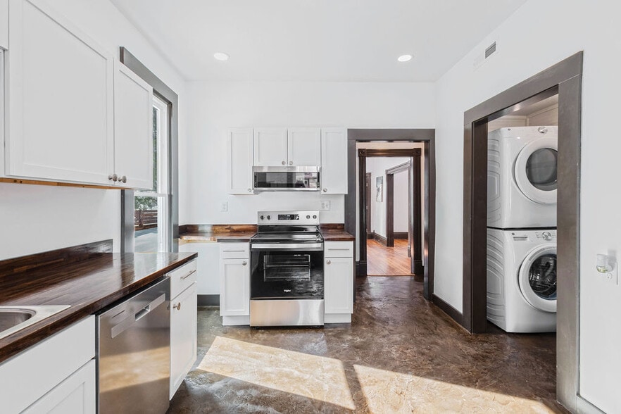 Building Photo - 205 Broadway St