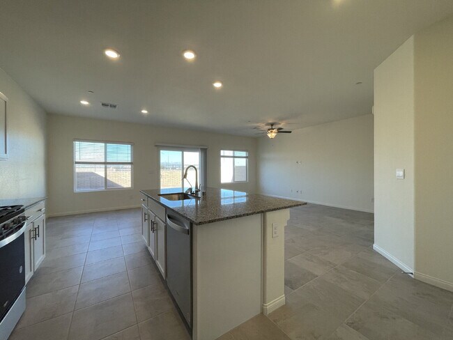Building Photo - 4 BED 2.5 BATH 2 CAR GARAGE SINGLE FAMILY HOME IN CADENCE, HENDERSON w/ LARGE BACKYARD