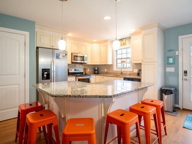 Building Photo - 4502 E Oak Island Dr