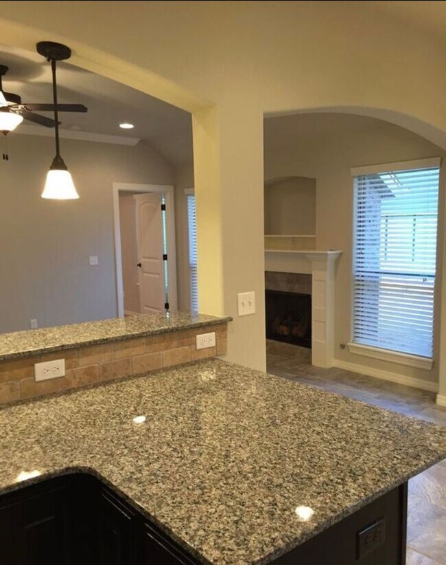 Building Photo - BEAUTIFUL HOME IN GREAT LOCATION!