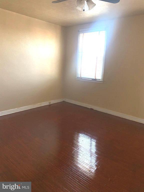 Building Photo - 4613 Hartel Ave