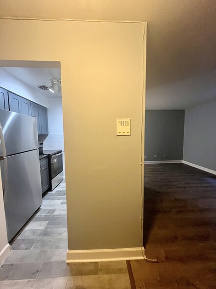 Building Photo - 3815 N Pine Grove Ave